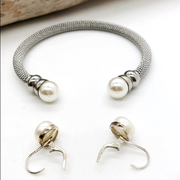 Vintage Silver Pearl Earrings & Mesh Cuff Bracelet 🤍 - Picture 4 of 10